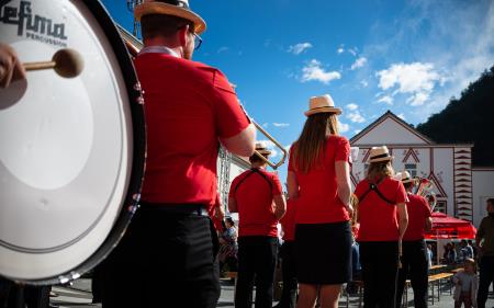 Izjemen obisk zaznamoval 50. Dneve narodnih noš in oblačilne dediščine v Kamniku (Blaž T. Muc)  (17)